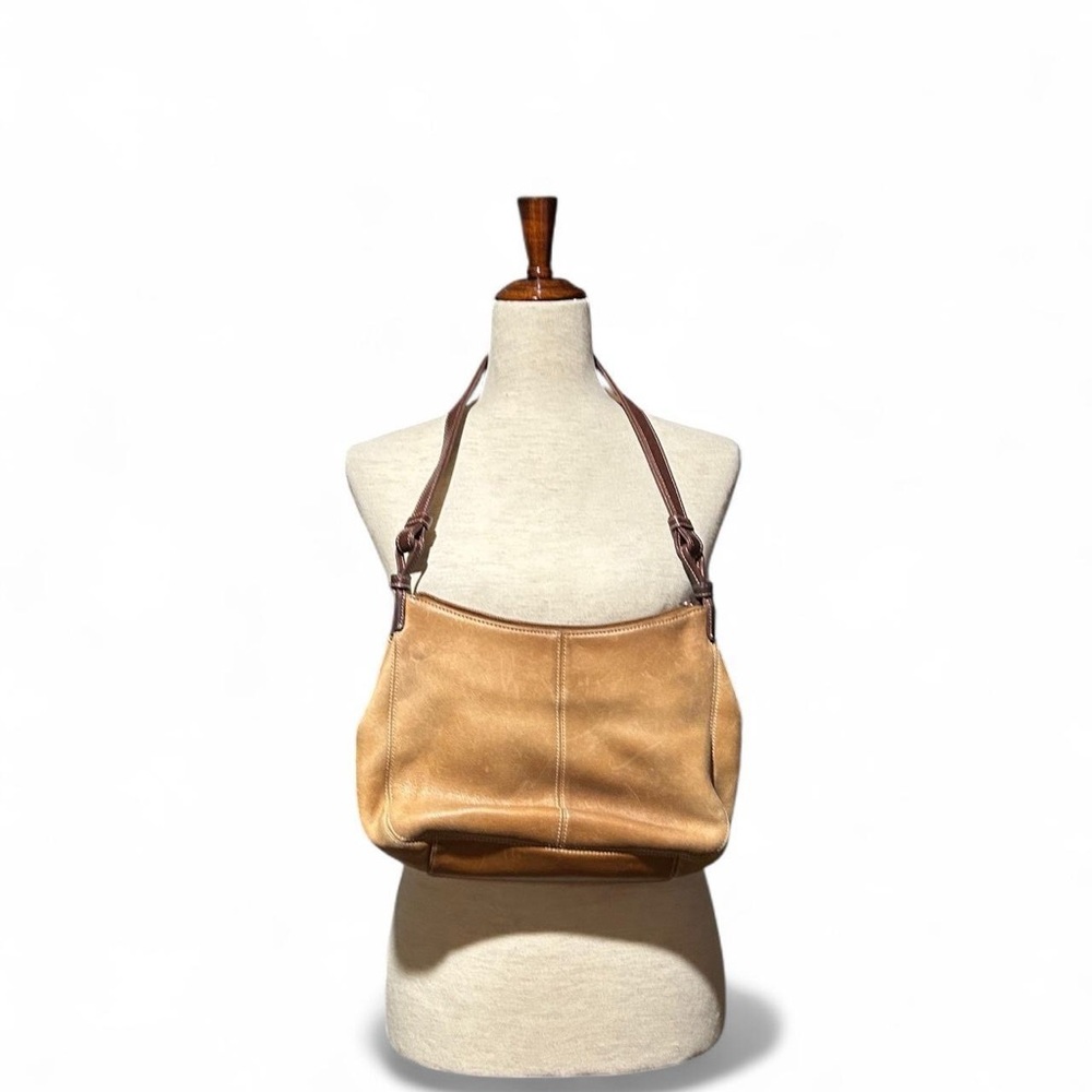 Elegant Tan Leather Shoulder Bag